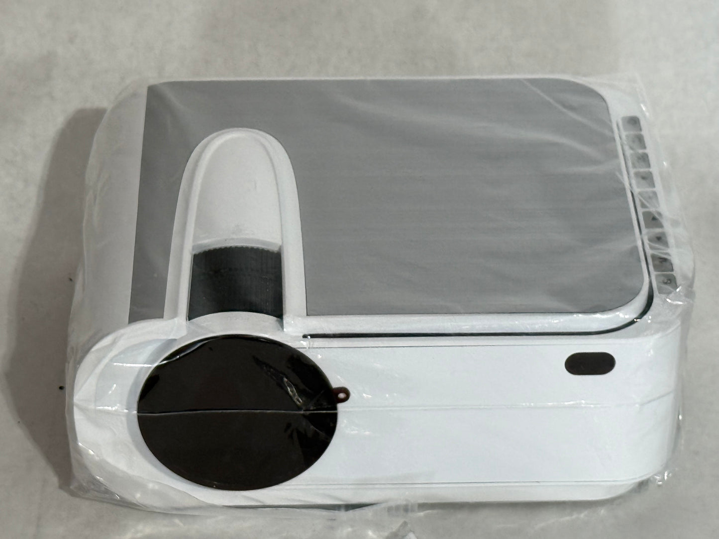 XINDA Projector with 4600 Lumen,220" Display Video Projector.
