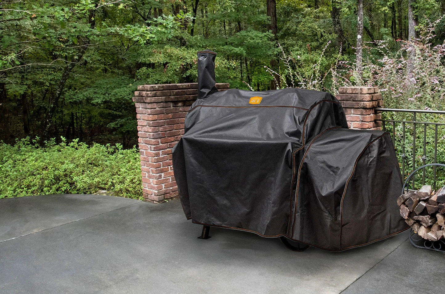 Oklahoma Joe's Highland Series 58.5-in W x 48.76-in H Black Horizontal Smoker Cover